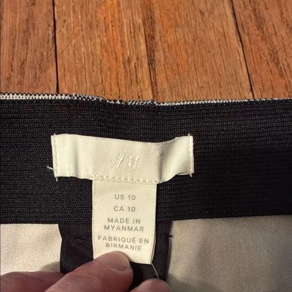 H&M Women's Gray Plaid Trousers - Picture 2 of 14